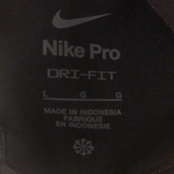 NIKE PRO Dri-Fit Training Top. - Picture 13 of 13